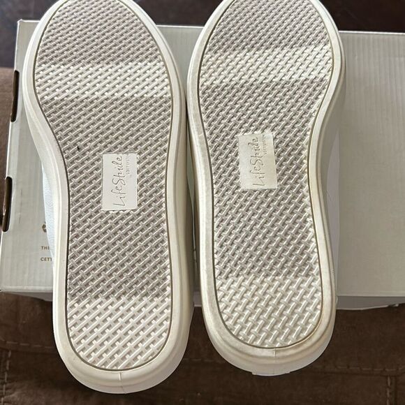 LifeStride Women's Happy Hour Machine Washable Lace Up Slip-in Sneakers. White. - Picture 11 of 14